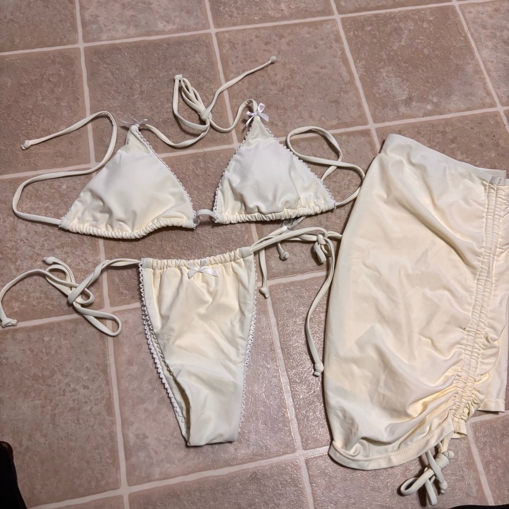 Amazon Essentials Cream Bikini Set